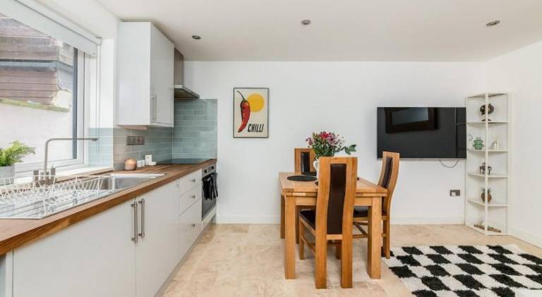 Oxford, St Clements, 2-Bed, Minutes to Centre with Private Garden Courtyard — photo 3