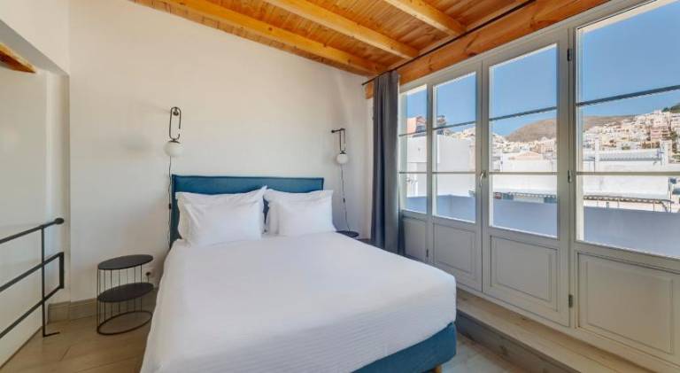 The Ten Syros — photo 2