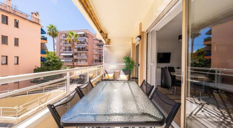 Apartment with terrace — photo 3