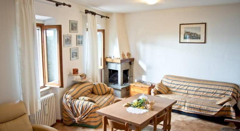 House with patio in Magione