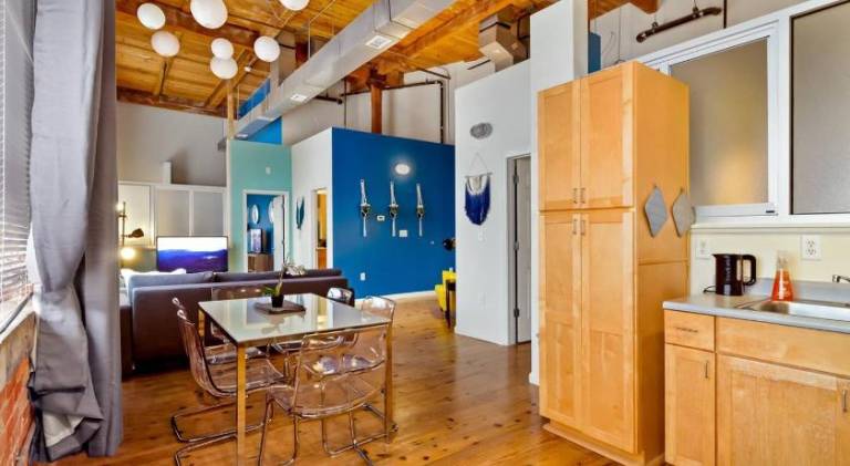 Apartment with pool — photo 4