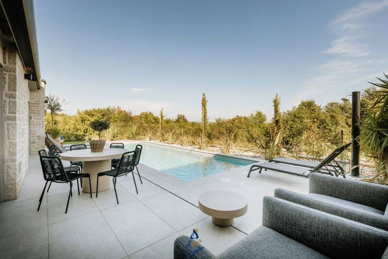 Luxury Designer Villa for 6 with Heated Pool — photo 4