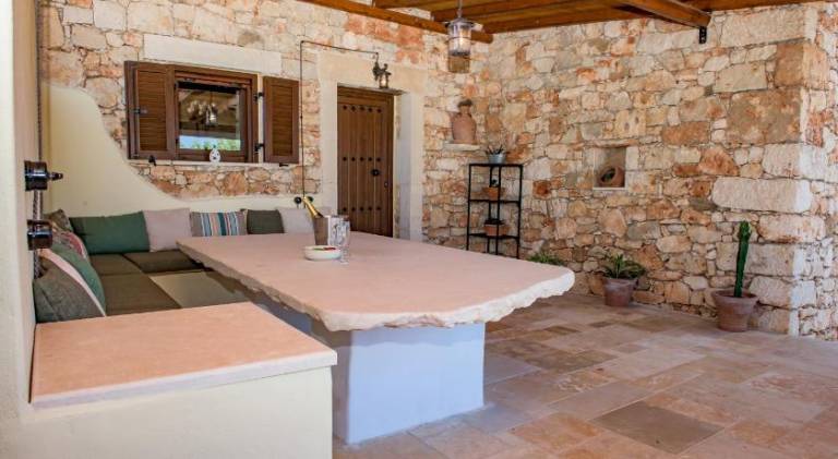 Pleasant villa with barbeque, yard & terrace | Pet-friendly — photo 5