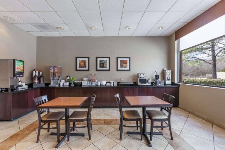 Super 8 By Wyndham Atoka — photo 4
