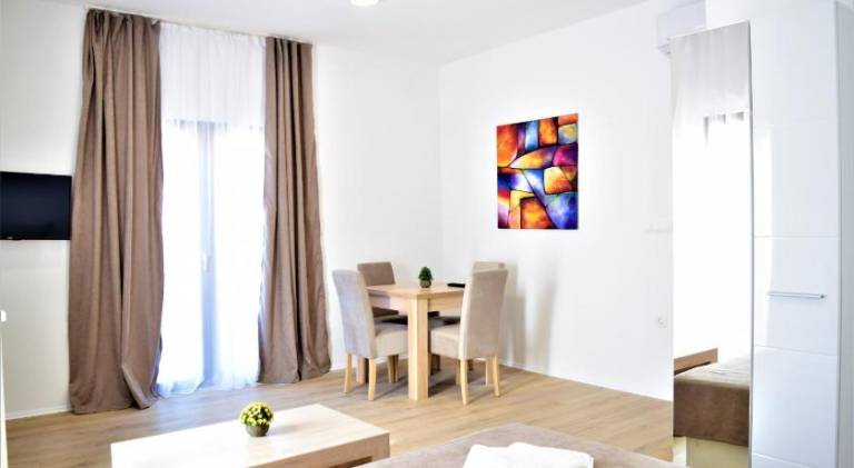 Apartment with patio & garden | Pets allowed in Budva
