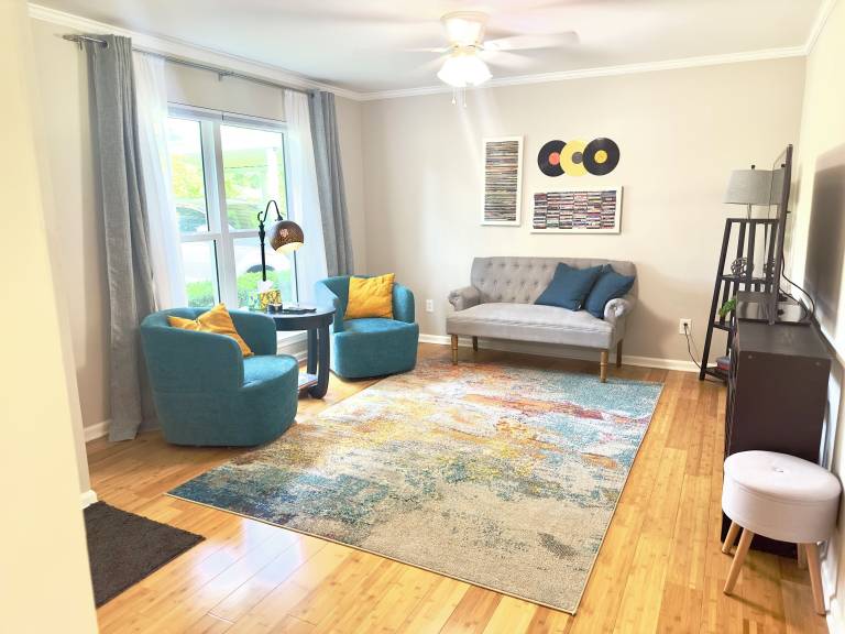 House  Avalon/Oglethorpe Mall Area