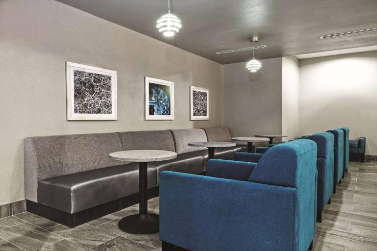 La Quinta Inn & Suites by Wyndham Victoria - South — photo 5