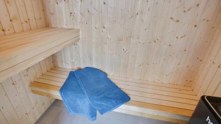 Vacation home with barbecue, garden & jacuzzi — photo 4