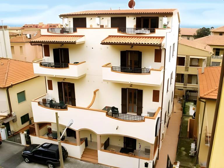 Charming serviced apartment with terrace | Close to the beach | Pets are welcome in Castiglione della Pescaia