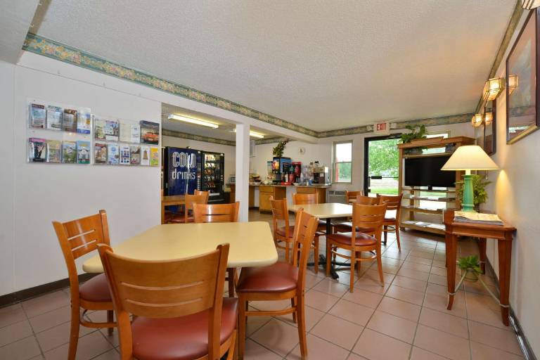 Americas Best Value Inn Decatur, IL — photo 4