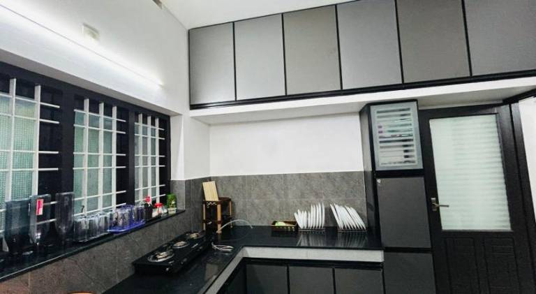 House with patio & yard | Suitable for remote work — photo 2