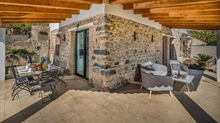 Children-friendly charming villa with garden, private pool & terrace | Pool view | Dogs allowed — photo 2