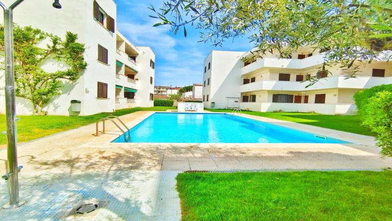 Family-oriented charming holiday apartment with pool, yard & patio | Mountain view | Beach nearby | Pet-friendly in L'Escala