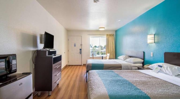 Motel 6 Portland, OR Mall 205 — photo 2