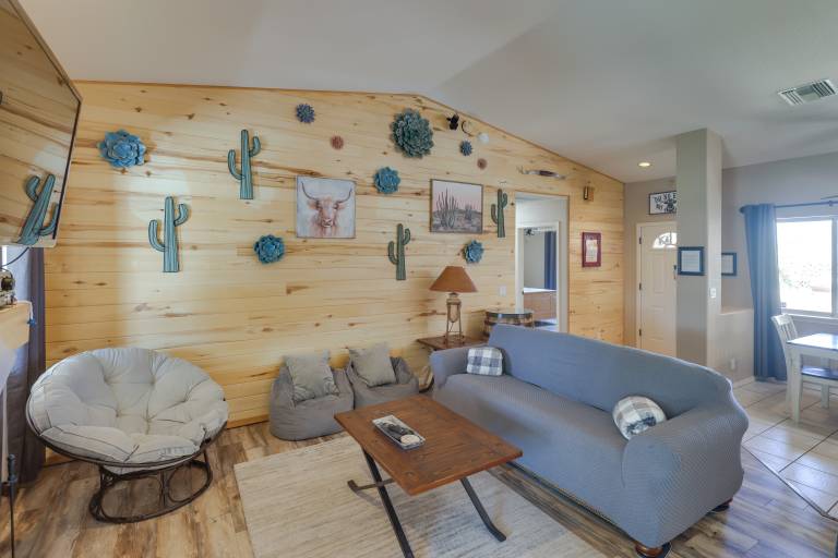Lovely Bullhead City Retreat w/ Patio & Grill! — photo 5