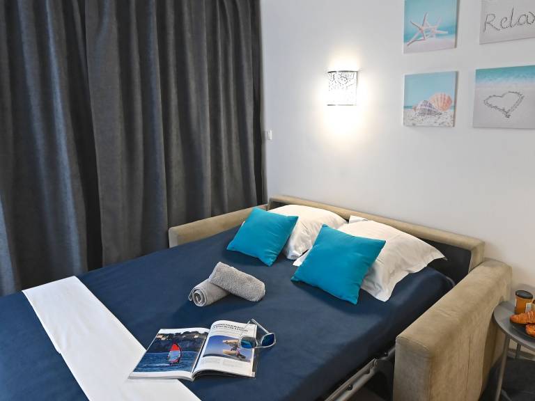 Holiday apartment with pool, patio & garden — photo 4