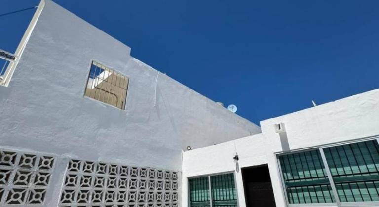 House with pool — photo 5