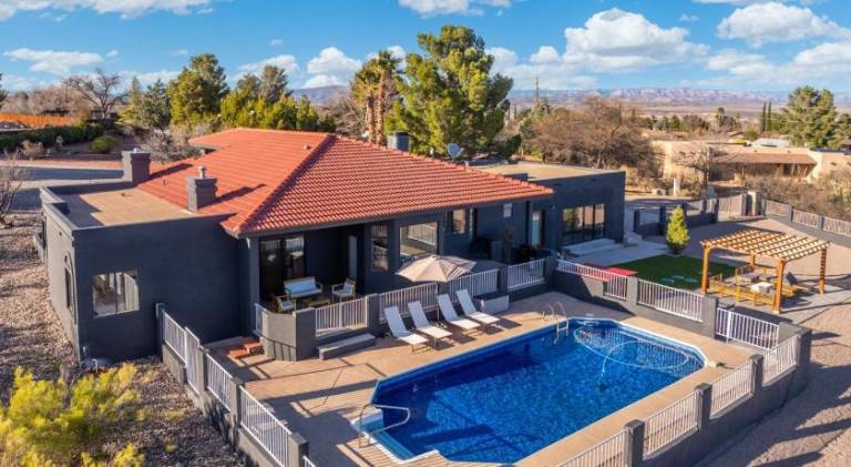 Luxury 5BR Cottonwood Retreat with Pool and Panoramic Views — photo 4