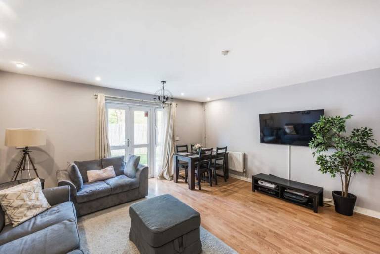Spacious 4-Bed Family Home in New Cross Perfect — photo 5