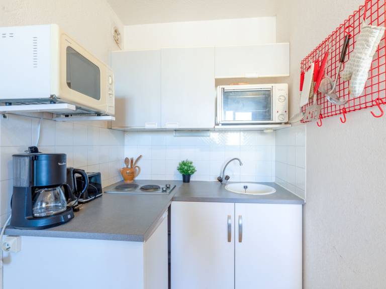 Rental apartment with patio — photo 4