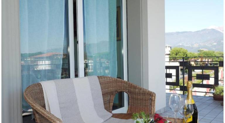 Serviced apartment with terrace & garden — photo 4