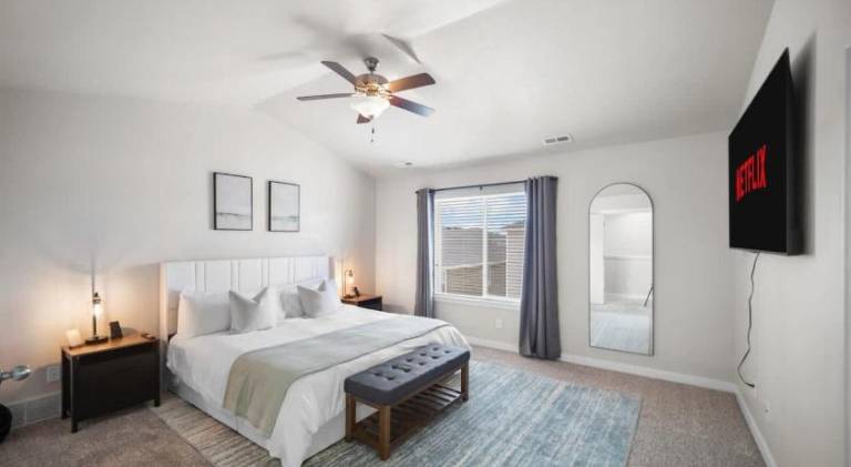 Charming Family Stay w Arcade Theatre Ski Haven Walking trails and river walk in backyard in South Jordan, UT