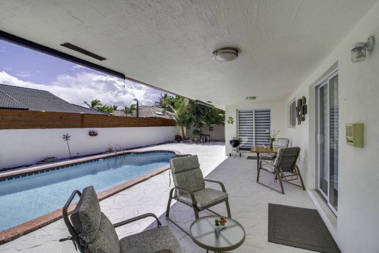 Pool Access! Country Club of Miami Summer Getaway in Miami Lakes, FL