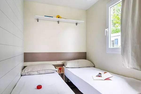 Mobile home with yard, sauna & jacuzzi — photo 5