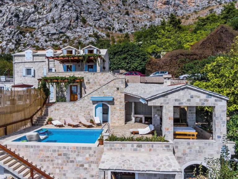 Vacation home with private pool, terrace & grill — photo 2