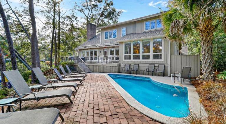 Vacation home with pool — photo 4