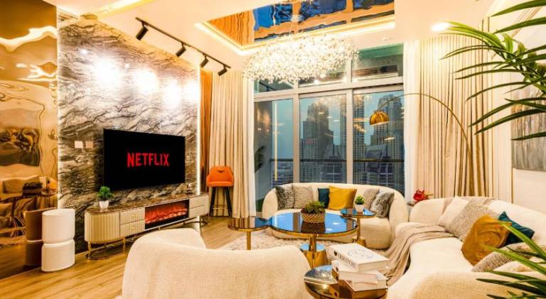 Elite Waterfront 3BR Haven - Marina and Sea Views! — photo 4