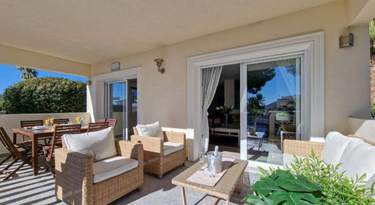 Villa with grill, terrace & private pool — photo 4