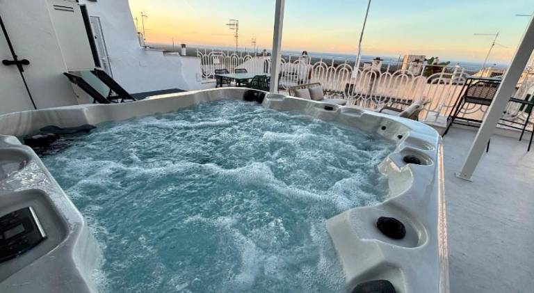 Fully equipped nice rental apartment with private pool, patio & hot tub | Pets allowed in Ostuni