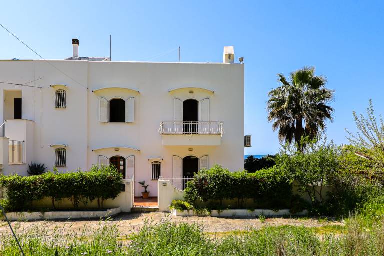 Villa with yard, grill & patio | Sea view — photo 2