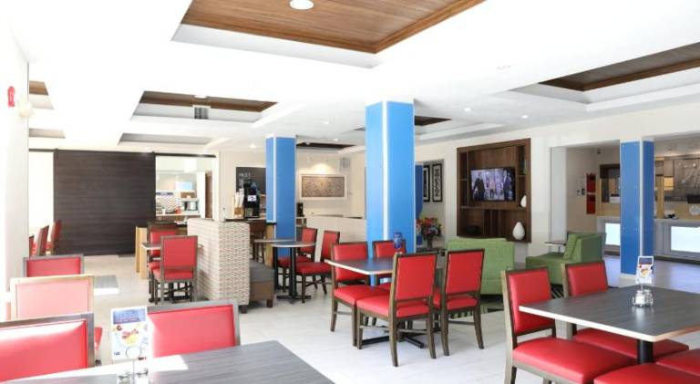 Holiday Inn Express Hotel & Suites Albuquerque Airport By IHG — photo 2