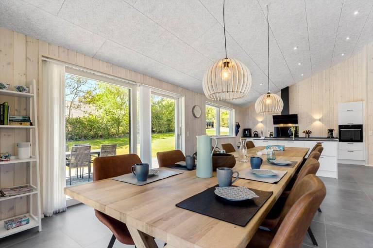 Family-oriented house with sauna, terrace & hot tub | Pet-friendly — photo 4