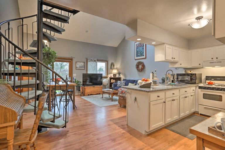 Pet-Friendly Townhome w/ Community Hot Tub! — photo 4
