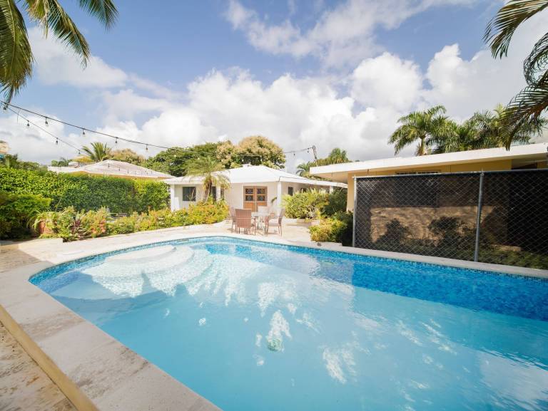 House with barbecue, private pool & yard — photo 5