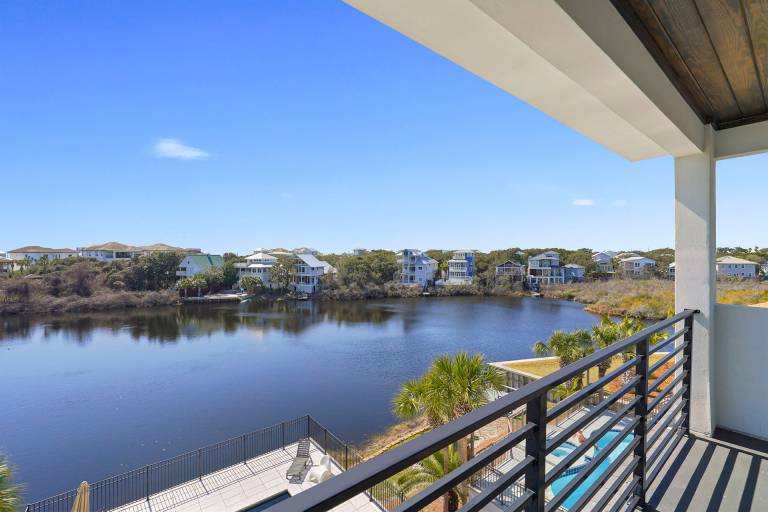 Water's Edge - Luxury Lakefront Beach House with Private Pool & Community Amenities — photo 3