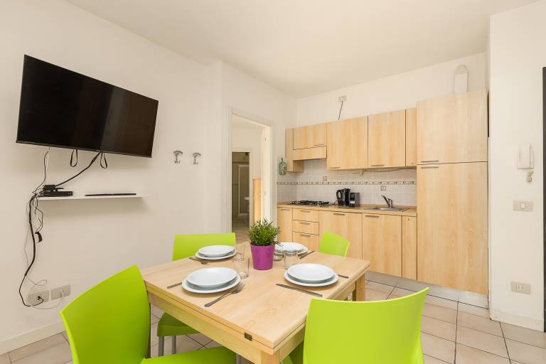 Rental apartment with yard — photo 2