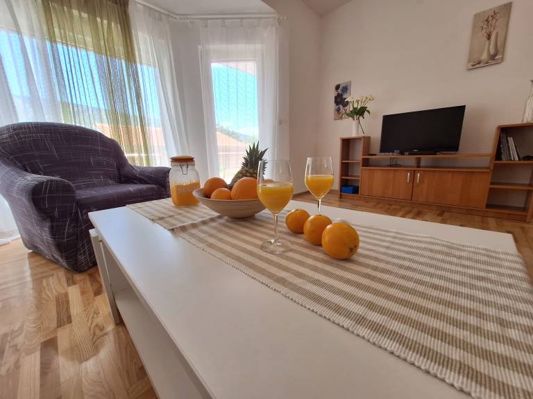 Vacation home with grill, private pool & yard | Garden view | Pets are welcome — photo 4