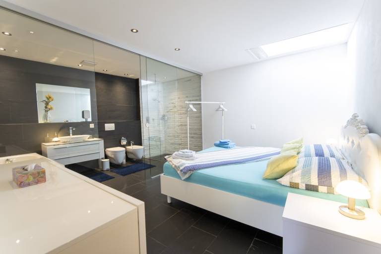 Chasa Emerita: Moderne 3 1/2-Zimmer Terrassenwohnung mit Panoramablick — photo 5