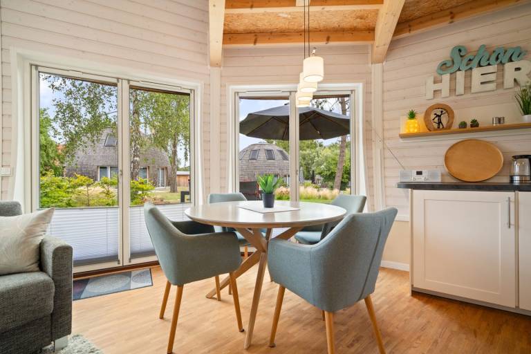 Kugelhaus Nordlichter – wohngesund mit Lehm & Seegras, Wohnküche, 2 Bäder, Terrasse am Tollensesee — photo 2