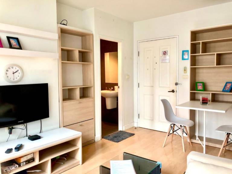 1BR Condo 5 Min zu BTS 1000Mbps Fiber Wi Fi tolle Lage