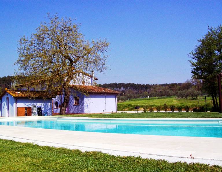 House with private pool, yard & BBQ in Montecarlo