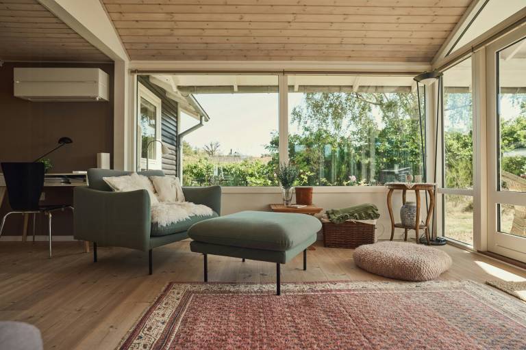Holiday home on natural grounds with sea views — photo 4