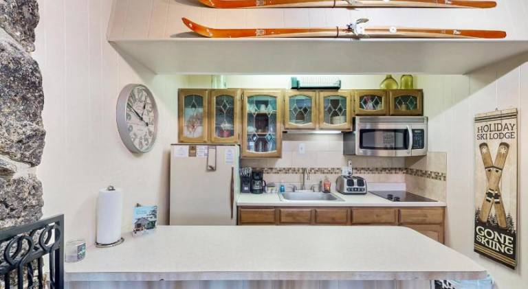 Rental apartment with heated pool, barbeque & patio | Perfect for remote work — photo 4