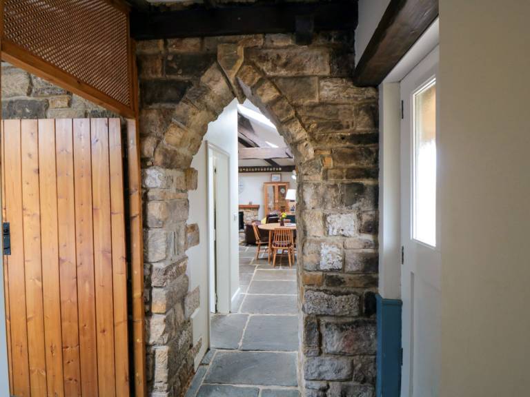Cottage with garden — photo 3