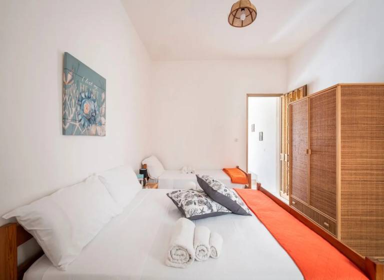 House with patio | Sea view — photo 2