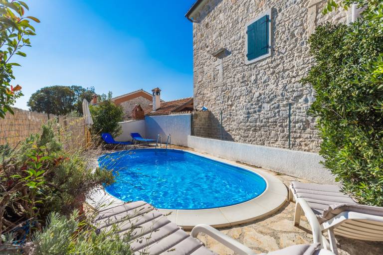 Lovely house with patio, BBQ & private pool | Pet-friendly — photo 5